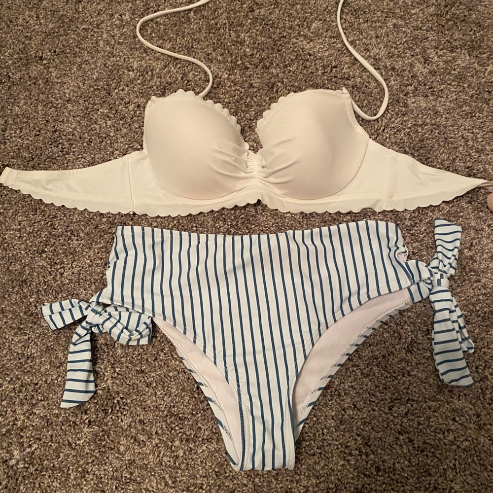 Scallop Slightly High-Waisted Bikini Set